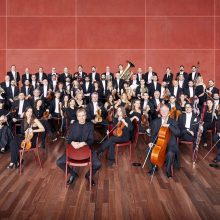 La OSCyL dirigida por su titular Thierry Fischer y con el violinista Augustin Hadelich, este sábado en el Otoño Musical Soriano